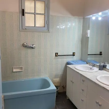 Entiere A 550 M Du Centre-ville Holiday home Valensole