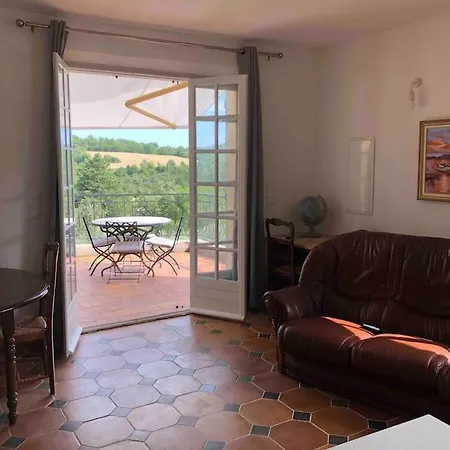 Entiere A 550 M Du Centre-ville Holiday home