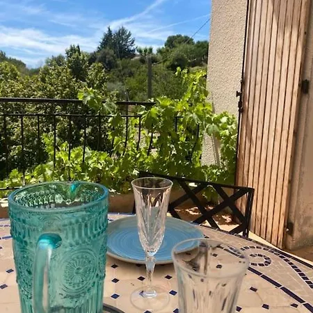 Entiere A 550 M Du Centre-ville Holiday home *