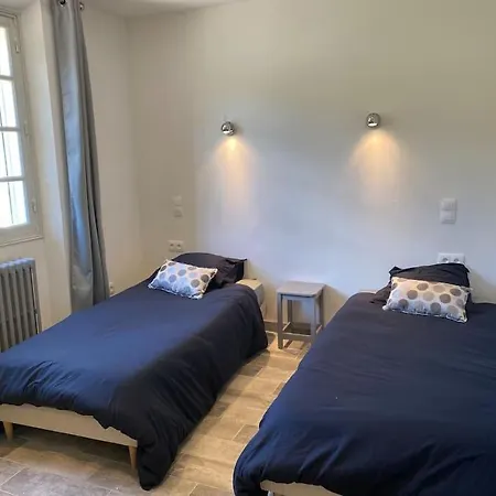 Entiere A 550 M Du Centre-ville Valensole